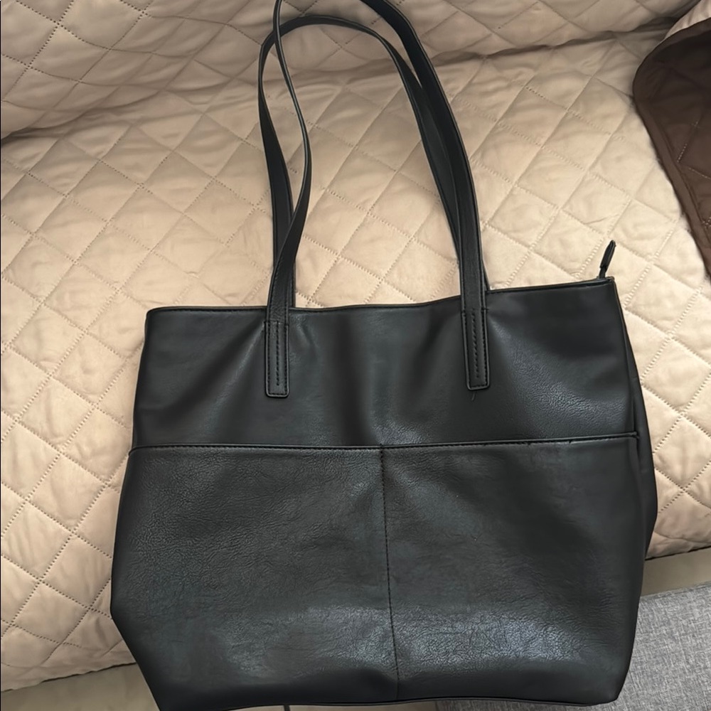 Black Leather Tote Bag with Structured Design